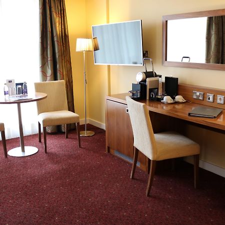 The Rose Hotel トラリー エクステリア 写真
