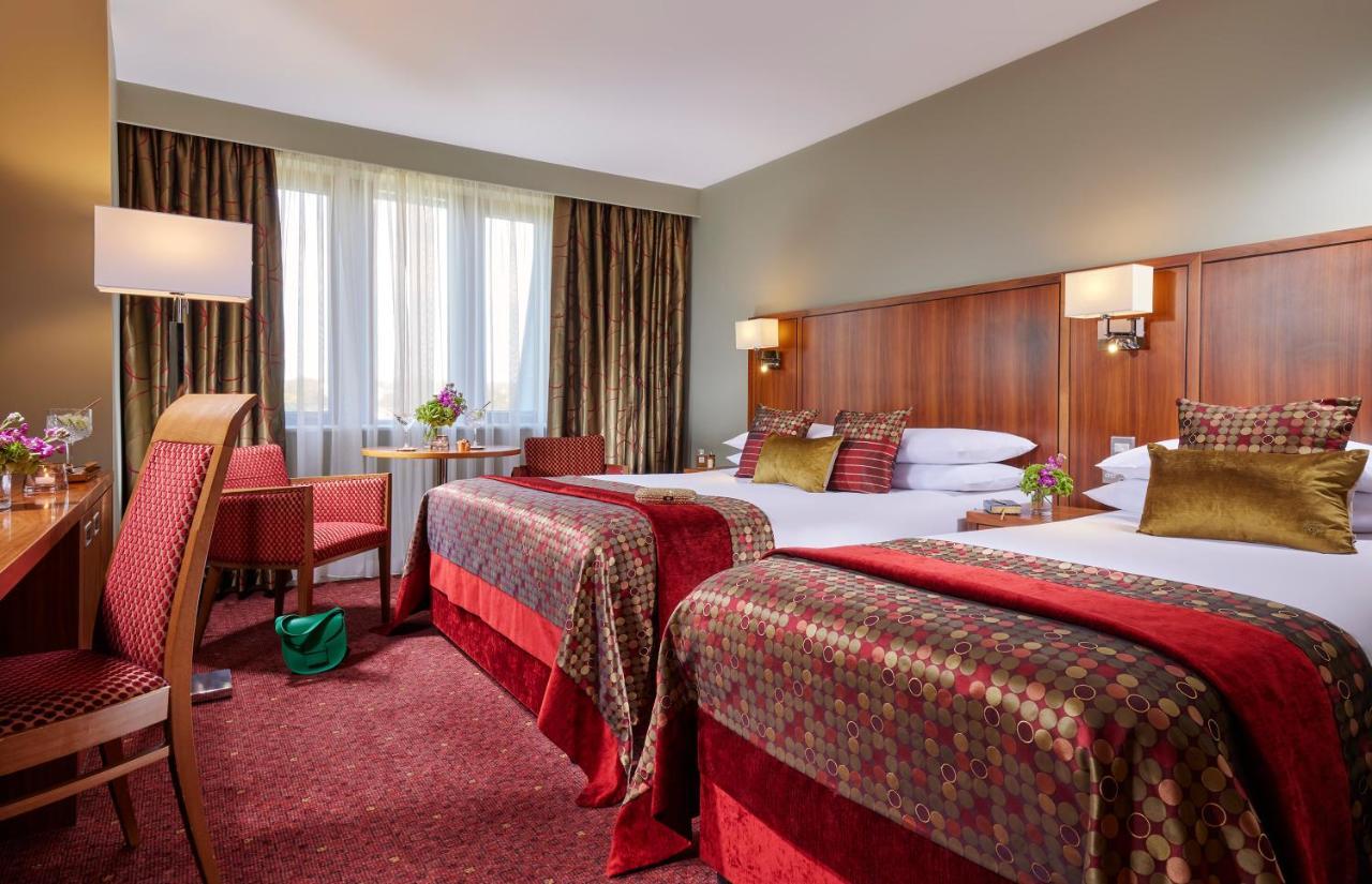 The Rose Hotel トラリー エクステリア 写真