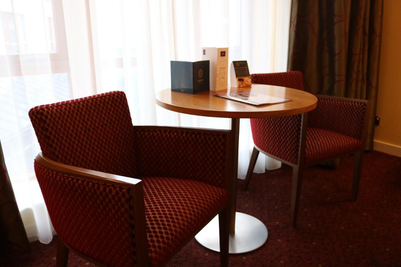The Rose Hotel トラリー エクステリア 写真